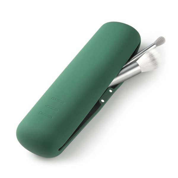 Large Travel Makeup Brush Holder, Magnetic Anti-fall Out Silicon Portable Cosmetic Face Brushes Holder, Soft and Sleek Makeup Tools Organizer for Travel- (8.27 * 2.36 * 1.57)